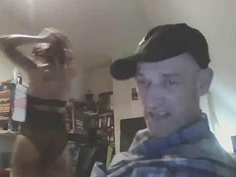 DOUBLETROUBLE7773 online show from April 27, 2026, 1:47 am