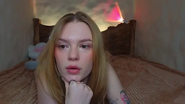 cyberl0ve  online show from March 25, 2026, 4:39 pm