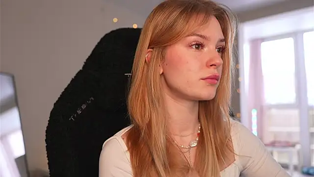 cyberl0ve  online show from March 10, 2026, 9:24 am