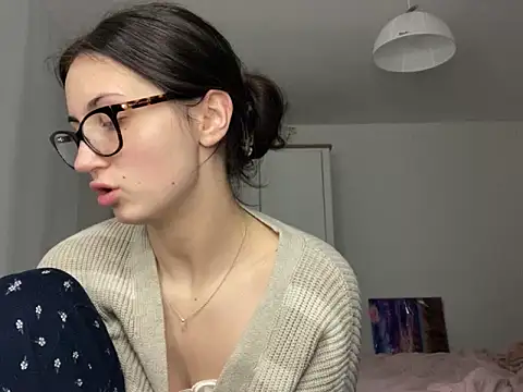 Ellamay06 online show from March 31, 2026, 9:06 pm