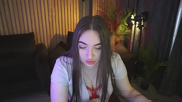 Snapshot of RapunzelAngel chatting on June 3, 2026, 5:52 am RapunzelAngel online show from June 3, 2026, 5:52 am