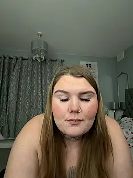 Snapshot of BeeMay22 chatting on March 3, 2026, 10:50 pm BeeMay22 online show from March 3, 2026, 10:50 pm