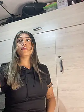 stefanyqueen69 online show from May 3, 2026, 7:50 pm