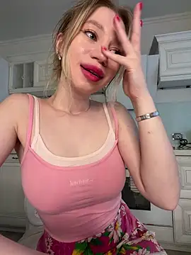 Snapshot of BellaSuns chatting on May 7, 2026, 10:46 pm BellaSuns online show from May 7, 2026, 10:46 pm