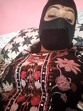 Couple hot999 online show from May 3, 2026, 6:44 pm