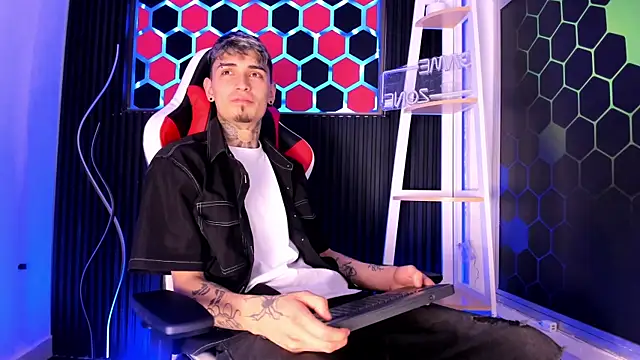 Max Hader  online show from April 15, 2026, 3:23 am