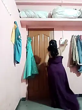 Snapshot of Miss-Dolly07 chatting on April 23, 2026, 6:42 pm Miss-Dolly07 online show from April 23, 2026, 6:42 pm