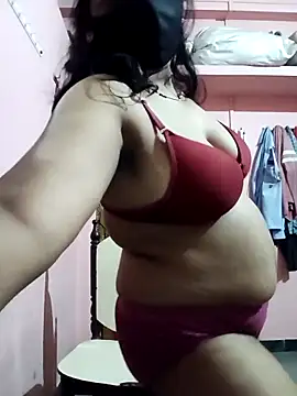 Snapshot of Miss-Dolly07 chatting on April 10, 2026, 5:42 pm Miss-Dolly07 online show from April 10, 2026, 5:42 pm