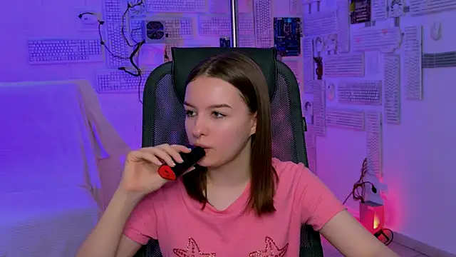 KellieBanshe online show from June 15, 2026, 4:56 am