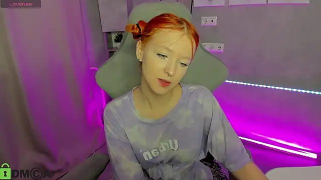 Snapshot of Emma_Dusk chatting on April 21, 2026, 1:42 am Emma Dusk online show from April 21, 2026, 1:42 am