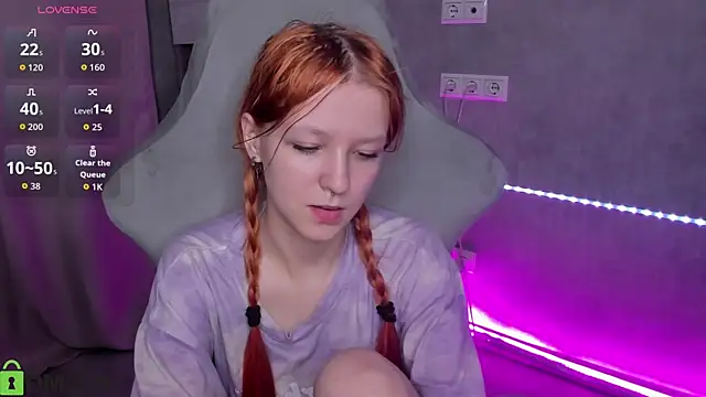 Snapshot of Emma_Dusk chatting on May 15, 2026, 11:03 pm Emma Dusk online show from May 15, 2026, 11:03 pm