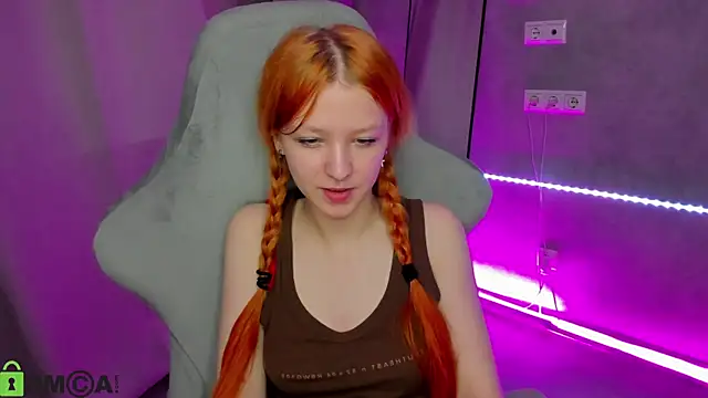 Snapshot of Emma_Dusk chatting on May 20, 2026, 12:40 am Emma Dusk online show from May 20, 2026, 12:40 am