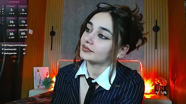 Snapshot of KatarinaHeaven chatting on April 28, 2026, 7:40 pm KatarinaHeaven online show from April 28, 2026, 7:40 pm