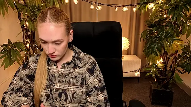 Snapshot of JenniferCamprell chatting on March 25, 2026, 4:17 pm JenniferCamprell online show from March 25, 2026, 4:17 pm