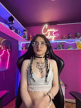 Snapshot of Velvet_C4k3 chatting on March 3, 2026, 9:00 pm Velvet C4k3 online show from March 3, 2026, 9:00 pm