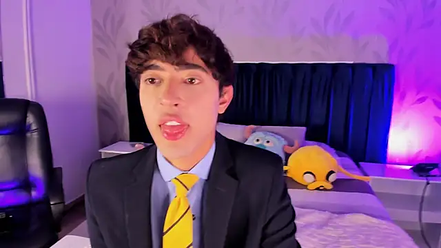 MatthewMoore  online show from April 7, 2026, 12:34 am