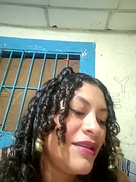 Elenmascarado1509 online show from April 5, 2026, 2:29 am