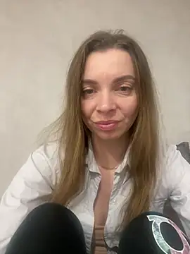 Luna2547 online show from March 3, 2026, 8:49 pm