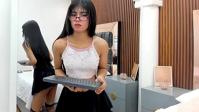 chloe larson online show from March 4, 2026, 11:29 am