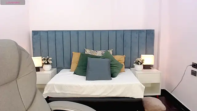 taylor kelsiee online show from March 18, 2026, 1:02 pm