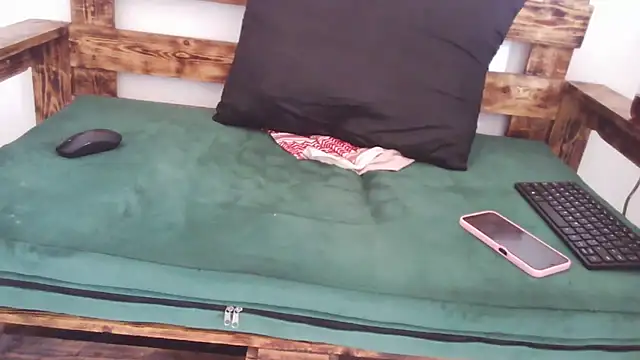 Snapshot of pinkycat chatting on March 18, 2026, 11:02 am pinkycat online show from March 18, 2026, 11:02 am