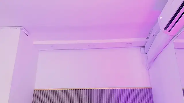 ashvalentine  online show from April 2, 2026, 7:42 pm