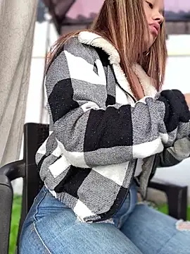 Baby Pink Love online show from April 4, 2026, 1:06 pm