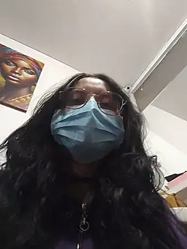 Naomimolie online show from March 24, 2026, 11:10 am