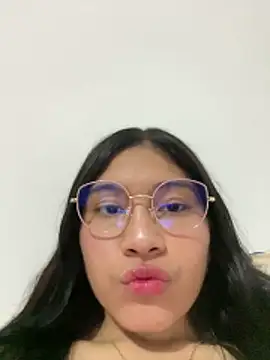 Snapshot of Isabella-Marin chatting on March 3, 2026, 10:28 pm Isabella-Marin online show from March 3, 2026, 10:28 pm