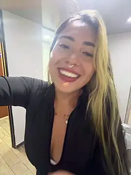 Snapshot of ManuelaVeeleez chatting on May 7, 2026, 2:16 am ManuelaVeeleez online show from May 7, 2026, 2:16 am