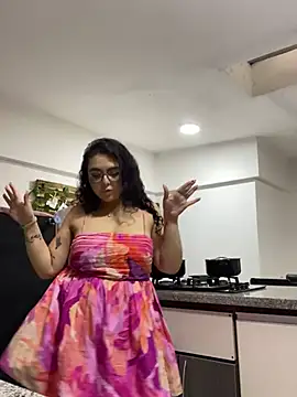 AlmaraRouge online show from April 30, 2026, 8:57 pm