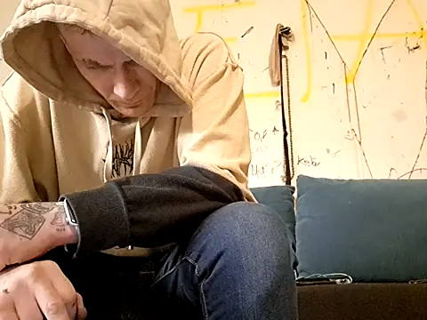 AWolf92 online show from May 11, 2026, 1:29 am