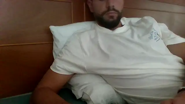 Snapshot of freetom31 chatting on March 12, 2026, 9:52 pm freetom31 online show from March 12, 2026, 9:52 pm
