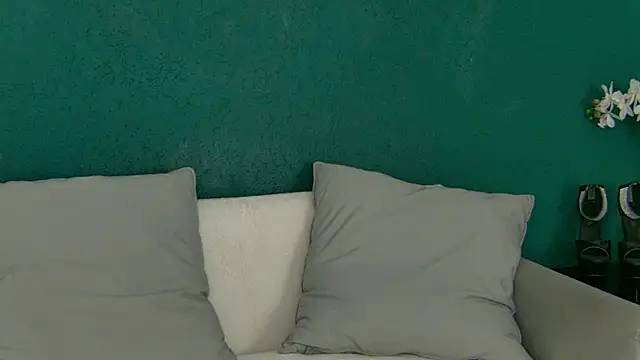 Snapshot of SkinnyNatty chatting on July 3, 2026, 3:57 am SkinnyNatty online show from July 3, 2026, 3:57 am
