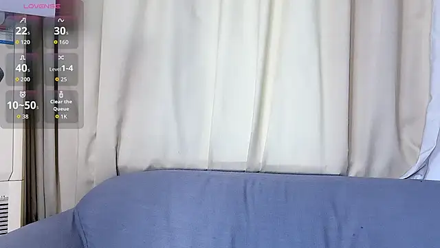 Tavie1744 online show from April 6, 2026, 11:50 pm