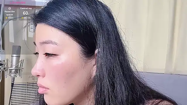 Tavie1744 online show from April 9, 2026, 11:44 pm