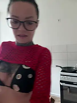 Snapshot of SkinnyLilly chatting on May 24, 2026, 1:11 pm SkinnyLilly online show from May 24, 2026, 1:11 pm