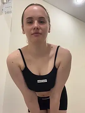 pinkpeachx online show from March 4, 2026, 1:30 pm