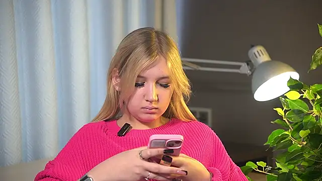 Snapshot of SinaHovey chatting on March 4, 2026, 9:50 am SinaHovey online show from March 4, 2026, 9:50 am