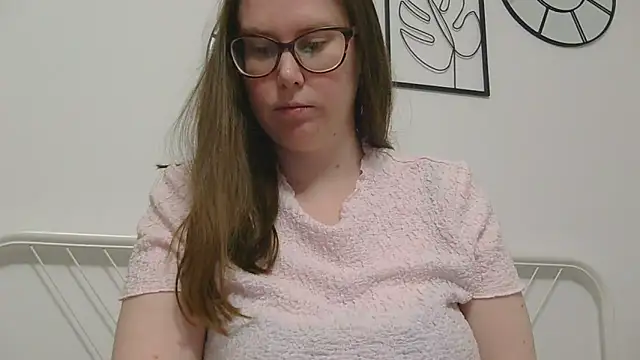 CelineThompson online show from April 3, 2026, 9:10 pm