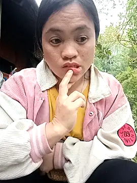 Snapshot of Mayxinh_love chatting on March 19, 2026, 11:27 pm Mayxinh love online show from March 19, 2026, 11:27 pm