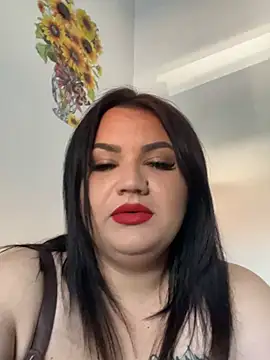 julietalovee online show from May 26, 2026, 5:38 am