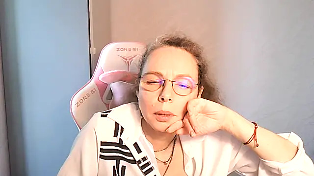 Helly nana online show from April 4, 2026, 10:44 am