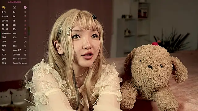 Snapshot of Linhmew chatting on May 16, 2026, 8:41 pm Linhmew online show from May 16, 2026, 8:41 pm