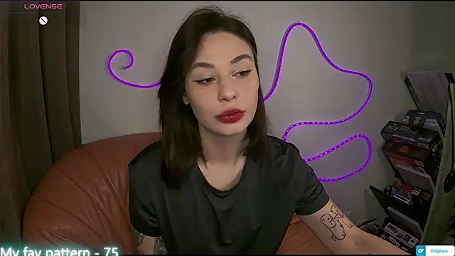 Snapshot of CamomileLil chatting on March 26, 2026, 8:56 am CamomileLil online show from March 26, 2026, 8:56 am