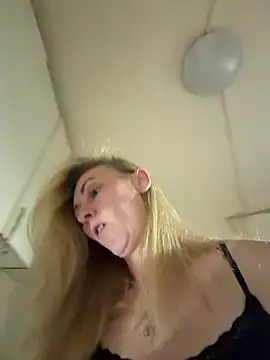 Snapshot of Secret_Ladyx chatting on July 24, 2026, 6:48 pm Secret Ladyx online show from July 24, 2026, 6:48 pm