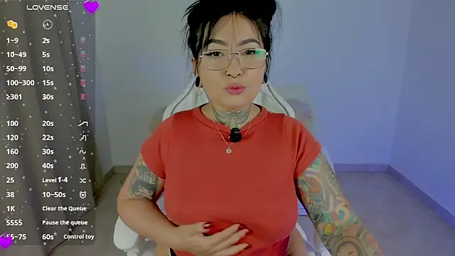 heeyy kitty online show from April 22, 2026, 8:04 pm