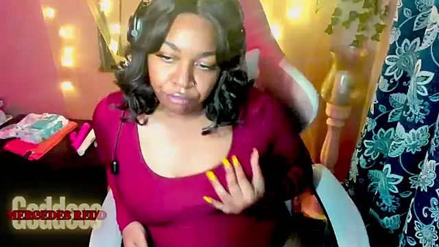Snapshot of Goddess_MercedesRedd chatting on May 3, 2026, 1:36 pm Goddess MercedesRedd online show from May 3, 2026, 1:36 pm