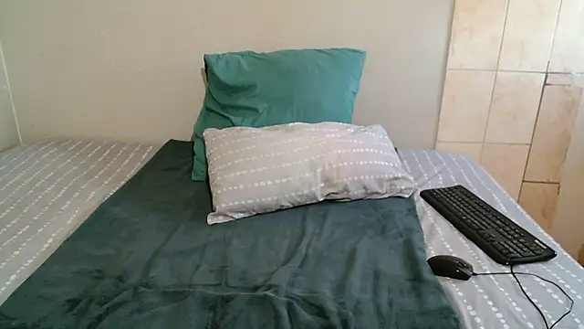 CocoBerryZA online show from April 9, 2026, 4:47 am