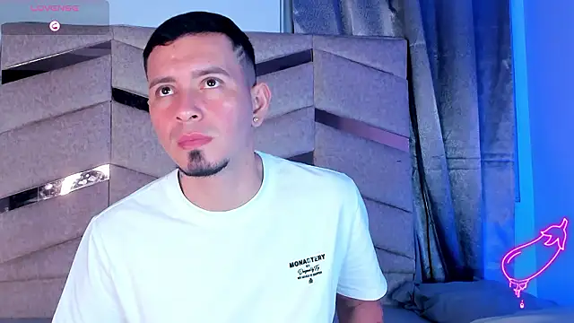 Snapshot of AxelNoiir_ chatting on March 4, 2026, 6:48 pm AxelNoiir online show from March 4, 2026, 6:48 pm